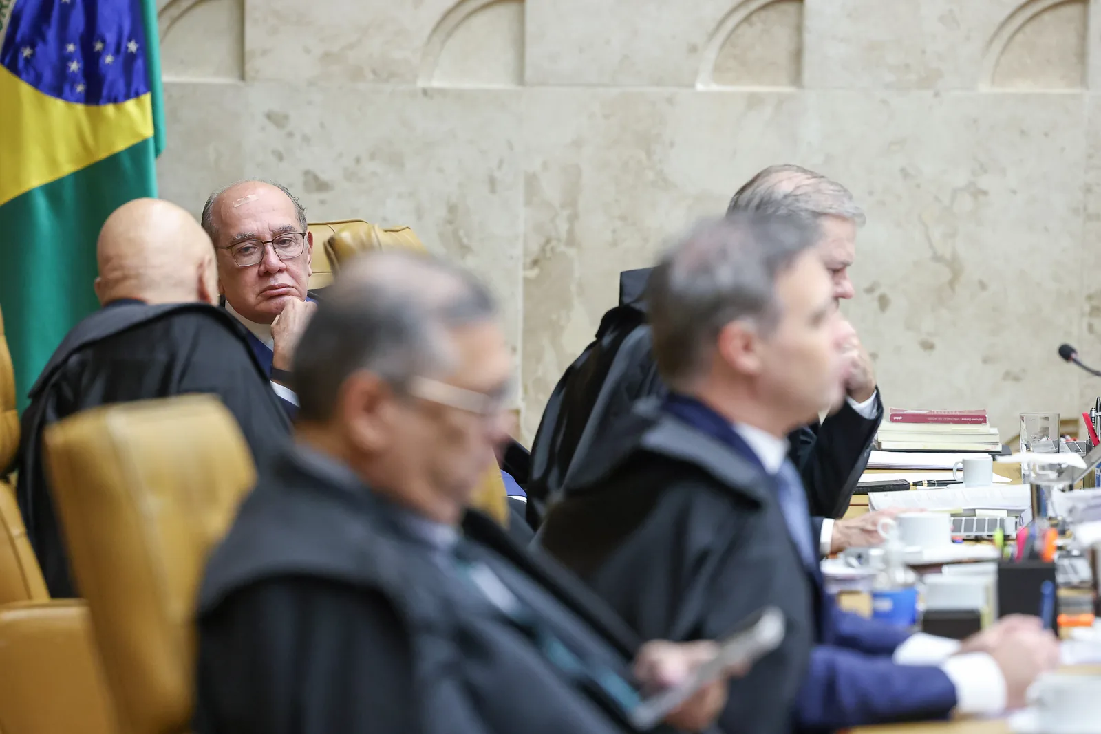 72% acham a imagem de Moraes abalada. Isso não prova nada, e ao mesmo tempo prova o essencial